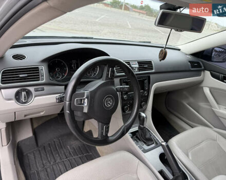 Серый Фольксваген Пассат, объемом двигателя 1.97 л и пробегом 176 тыс. км за 12300 $, фото 5 на Automoto.ua