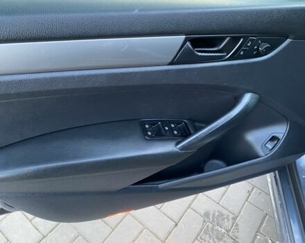 Серый Фольксваген Пассат, объемом двигателя 2.5 л и пробегом 197 тыс. км за 8999 $, фото 7 на Automoto.ua