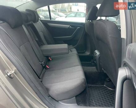 Серый Фольксваген Пассат, объемом двигателя 1.97 л и пробегом 240 тыс. км за 12490 $, фото 10 на Automoto.ua