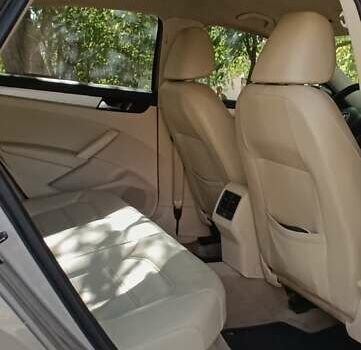 Серый Фольксваген Пассат, объемом двигателя 2.48 л и пробегом 207 тыс. км за 8000 $, фото 4 на Automoto.ua