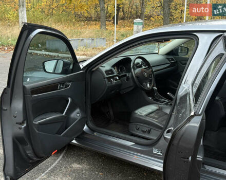 Серый Фольксваген Пассат, объемом двигателя 1.97 л и пробегом 234 тыс. км за 14000 $, фото 12 на Automoto.ua