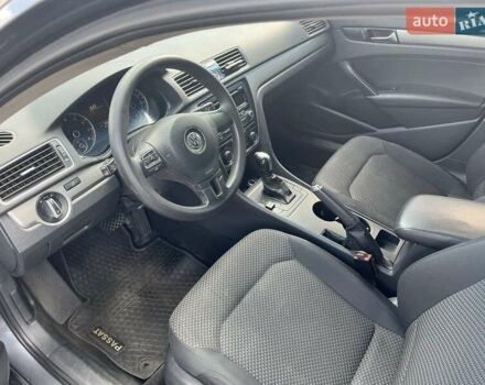 Серый Фольксваген Пассат, объемом двигателя 2.48 л и пробегом 165 тыс. км за 10700 $, фото 10 на Automoto.ua