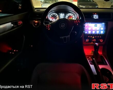 Сірий Фольксваген Пассат, об'ємом двигуна 2.5 л та пробігом 274 тис. км за 10000 $, фото 13 на Automoto.ua