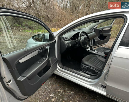 Сірий Фольксваген Пассат, об'ємом двигуна 1.8 л та пробігом 257 тис. км за 8999 $, фото 23 на Automoto.ua