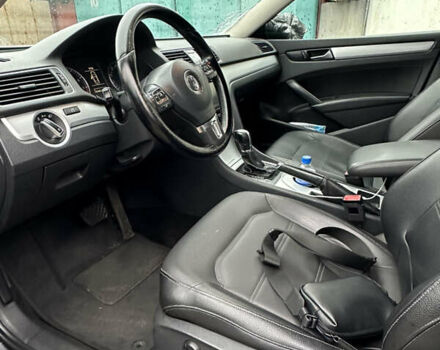 Серый Фольксваген Пассат, объемом двигателя 2.5 л и пробегом 276 тыс. км за 7999 $, фото 6 на Automoto.ua