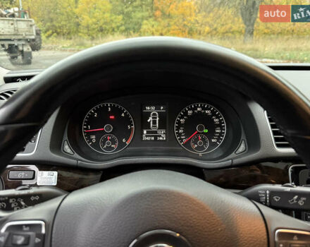 Серый Фольксваген Пассат, объемом двигателя 1.97 л и пробегом 234 тыс. км за 14000 $, фото 17 на Automoto.ua