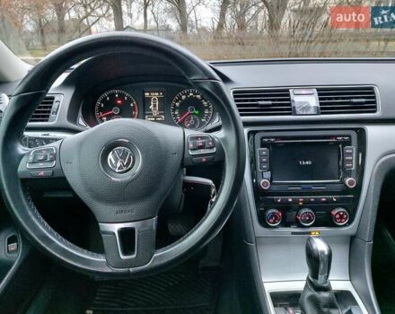 Серый Фольксваген Пассат, объемом двигателя 2.5 л и пробегом 219 тыс. км за 9800 $, фото 7 на Automoto.ua