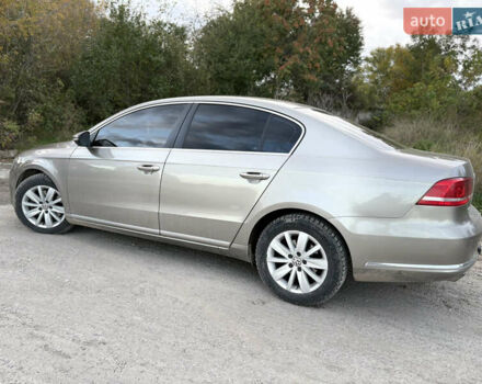 Фольксваген Пассат 2013 в Каменце-Подольском на Automoto.ua Серый Фольксваген Пассат, объемом двигателя 1.6 л и пробегом 270 тыс. км за 10500 $, фото 8 на Automoto.ua