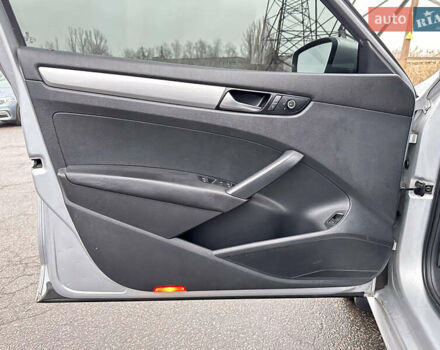 Серый Фольксваген Пассат, объемом двигателя 2.48 л и пробегом 187 тыс. км за 9800 $, фото 14 на Automoto.ua