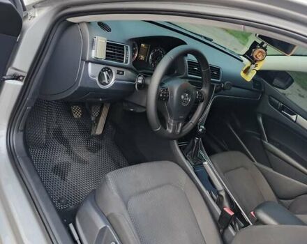 Серый Фольксваген Пассат, объемом двигателя 2.49 л и пробегом 130 тыс. км за 10500 $, фото 7 на Automoto.ua