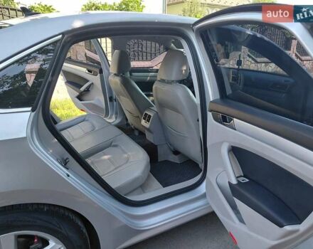 Серый Фольксваген Пассат, объемом двигателя 2.5 л и пробегом 165 тыс. км за 11499 $, фото 2 на Automoto.ua