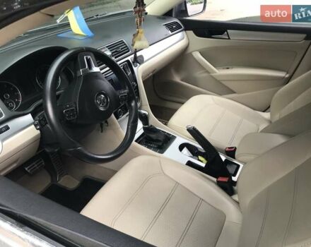 Серый Фольксваген Пассат, объемом двигателя 2.48 л и пробегом 278 тыс. км за 10000 $, фото 6 на Automoto.ua