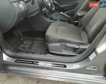 Серый Фольксваген Пассат, объемом двигателя 2.5 л и пробегом 233 тыс. км за 10000 $, фото 4 на Automoto.ua