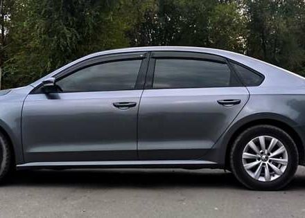 Серый Фольксваген Пассат, объемом двигателя 1.8 л и пробегом 249 тыс. км за 7950 $, фото 1 на Automoto.ua