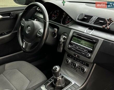 Сірий Фольксваген Пассат, об'ємом двигуна 1.6 л та пробігом 350 тис. км за 10999 $, фото 38 на Automoto.ua