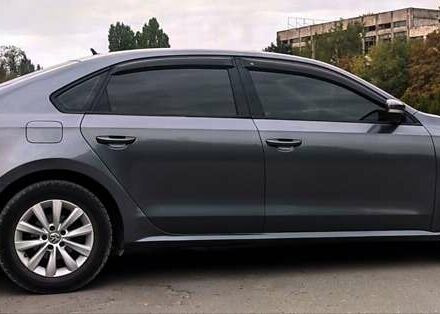 Серый Фольксваген Пассат, объемом двигателя 1.8 л и пробегом 249 тыс. км за 7950 $, фото 3 на Automoto.ua