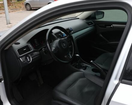 Серый Фольксваген Пассат, объемом двигателя 1.8 л и пробегом 206 тыс. км за 9999 $, фото 4 на Automoto.ua