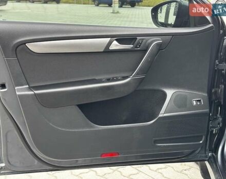 Сірий Фольксваген Пассат, об'ємом двигуна 1.6 л та пробігом 350 тис. км за 10999 $, фото 17 на Automoto.ua