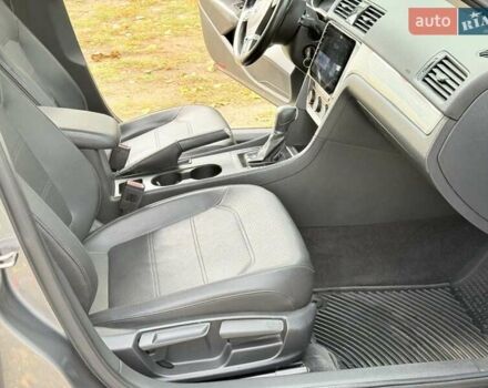 Серый Фольксваген Пассат, объемом двигателя 1.8 л и пробегом 180 тыс. км за 9600 $, фото 25 на Automoto.ua