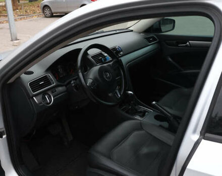 Серый Фольксваген Пассат, объемом двигателя 1.8 л и пробегом 206 тыс. км за 9999 $, фото 4 на Automoto.ua