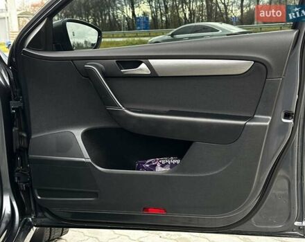 Сірий Фольксваген Пассат, об'ємом двигуна 1.6 л та пробігом 350 тис. км за 10999 $, фото 36 на Automoto.ua