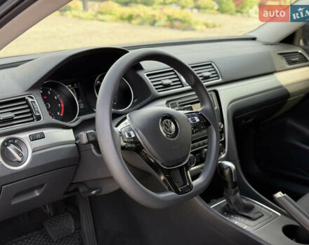 Серый Фольксваген Пассат, объемом двигателя 1.8 л и пробегом 136 тыс. км за 13500 $, фото 5 на Automoto.ua