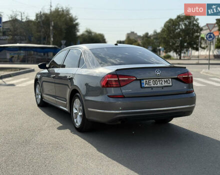 Серый Фольксваген Пассат, объемом двигателя 1.8 л и пробегом 136 тыс. км за 13500 $, фото 2 на Automoto.ua