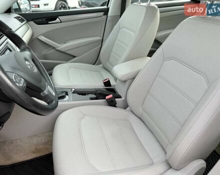 Сірий Фольксваген Пассат, об'ємом двигуна 1.8 л та пробігом 135 тис. км за 12000 $, фото 12 на Automoto.ua