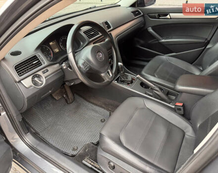 Сірий Фольксваген Пассат, об'ємом двигуна 1.8 л та пробігом 172 тис. км за 11000 $, фото 14 на Automoto.ua