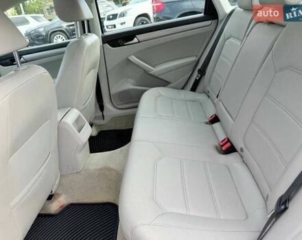 Сірий Фольксваген Пассат, об'ємом двигуна 1.8 л та пробігом 135 тис. км за 12000 $, фото 16 на Automoto.ua