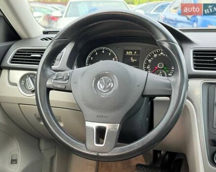 Сірий Фольксваген Пассат, об'ємом двигуна 1.8 л та пробігом 135 тис. км за 12000 $, фото 32 на Automoto.ua