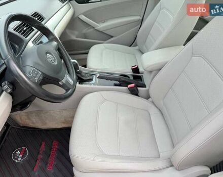 Сірий Фольксваген Пассат, об'ємом двигуна 1.8 л та пробігом 135 тис. км за 12000 $, фото 11 на Automoto.ua