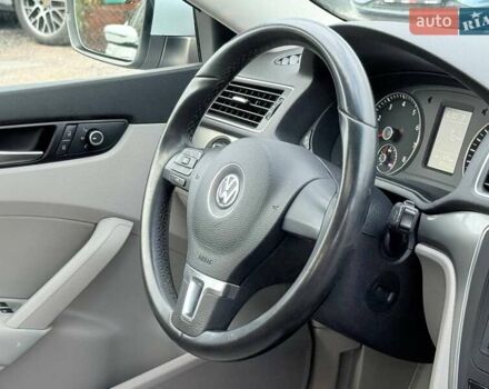 Сірий Фольксваген Пассат, об'ємом двигуна 1.8 л та пробігом 135 тис. км за 12000 $, фото 31 на Automoto.ua