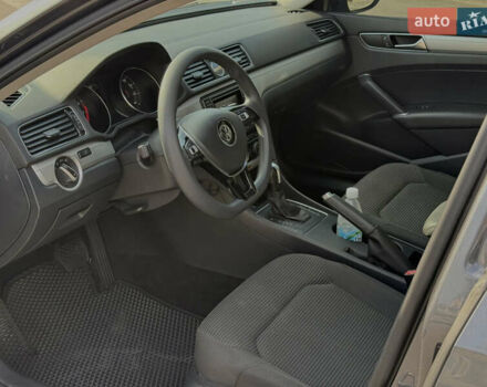 Серый Фольксваген Пассат, объемом двигателя 1.8 л и пробегом 136 тыс. км за 13500 $, фото 4 на Automoto.ua