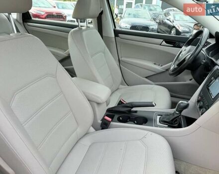 Сірий Фольксваген Пассат, об'ємом двигуна 1.8 л та пробігом 135 тис. км за 12000 $, фото 19 на Automoto.ua