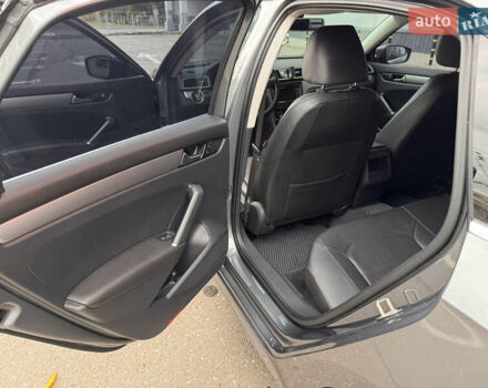 Сірий Фольксваген Пассат, об'ємом двигуна 1.8 л та пробігом 172 тис. км за 11000 $, фото 17 на Automoto.ua