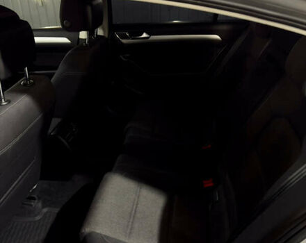 Серый Фольксваген Пассат, объемом двигателя 1.97 л и пробегом 225 тыс. км за 16800 $, фото 3 на Automoto.ua