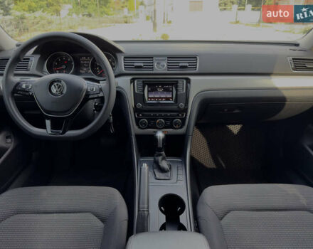 Серый Фольксваген Пассат, объемом двигателя 1.8 л и пробегом 136 тыс. км за 13500 $, фото 13 на Automoto.ua