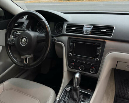 Серый Фольксваген Пассат, объемом двигателя 1.8 л и пробегом 225 тыс. км за 12000 $, фото 4 на Automoto.ua