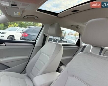 Сірий Фольксваген Пассат, об'ємом двигуна 1.8 л та пробігом 135 тис. км за 12000 $, фото 14 на Automoto.ua