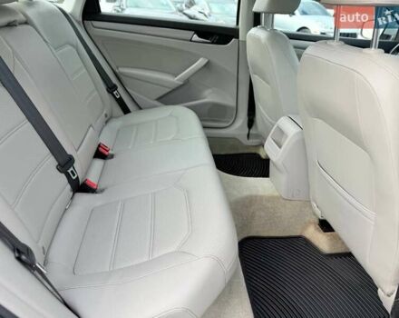 Сірий Фольксваген Пассат, об'ємом двигуна 1.8 л та пробігом 135 тис. км за 12000 $, фото 17 на Automoto.ua