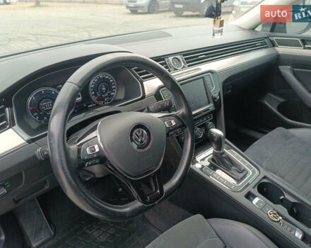 Серый Фольксваген Пассат, объемом двигателя 1.97 л и пробегом 290 тыс. км за 17500 $, фото 25 на Automoto.ua