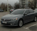 Серый Фольксваген Пассат, объемом двигателя 1.8 л и пробегом 180 тыс. км за 12800 $, фото 2 на Automoto.ua