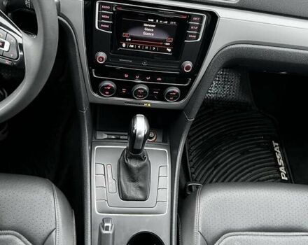 Серый Фольксваген Пассат, объемом двигателя 1.8 л и пробегом 190 тыс. км за 16000 $, фото 23 на Automoto.ua