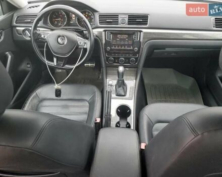 Сірий Фольксваген Пассат, об'ємом двигуна 1.8 л та пробігом 145 тис. км за 2200 $, фото 6 на Automoto.ua
