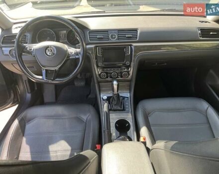 Серый Фольксваген Пассат, объемом двигателя 1.8 л и пробегом 209 тыс. км за 13000 $, фото 5 на Automoto.ua