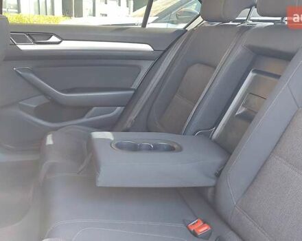 Серый Фольксваген Пассат, объемом двигателя 1.6 л и пробегом 297 тыс. км за 15000 $, фото 53 на Automoto.ua