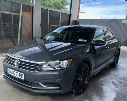 Серый Фольксваген Пассат, объемом двигателя 1.8 л и пробегом 120 тыс. км за 12000 $, фото 3 на Automoto.ua