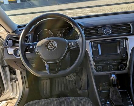 Сірий Фольксваген Пассат, об'ємом двигуна 1.8 л та пробігом 138 тис. км за 11999 $, фото 10 на Automoto.ua