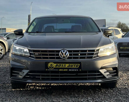 Серый Фольксваген Пассат, объемом двигателя 1.8 л и пробегом 298 тыс. км за 11500 $, фото 1 на Automoto.ua